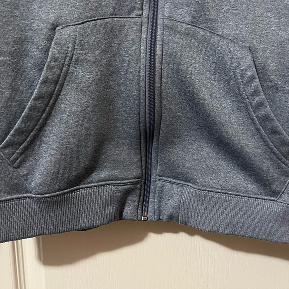 Under Armour Women’s size medium zip-up hooded jacket. - Picture 4 of 9